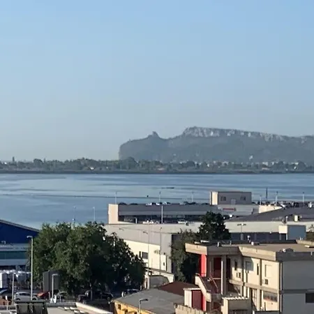 Panoramic Sport Apartment: Vista Golfo Di